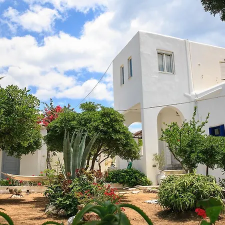 Paros Rita Piso Livadi